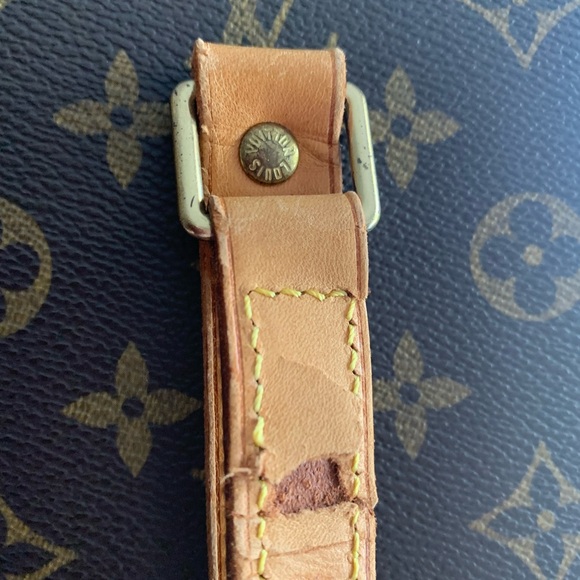 Louis Vuitton tote - Picture 10 of 16